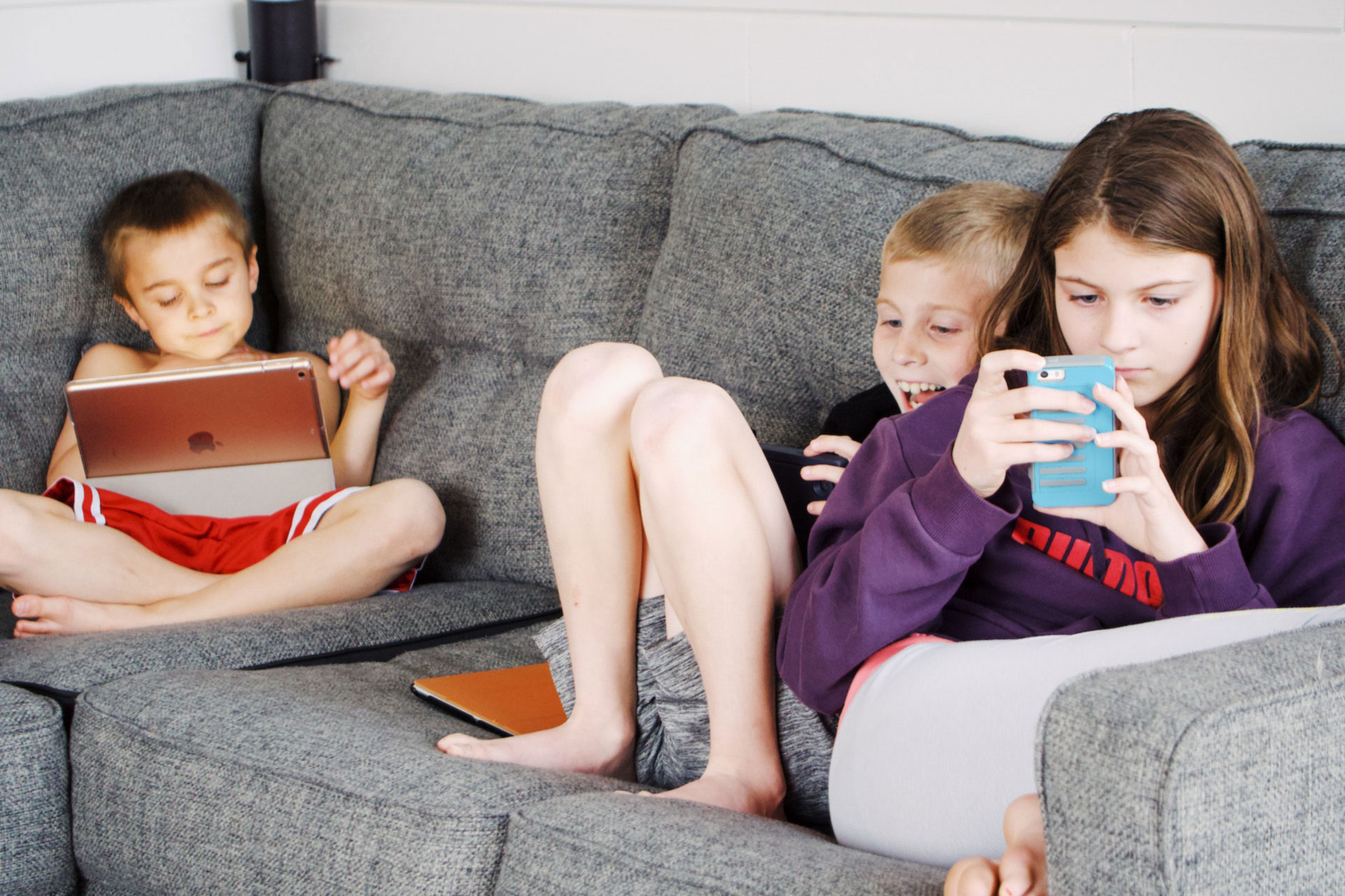 How smartphones and tablets affect children’s brains?